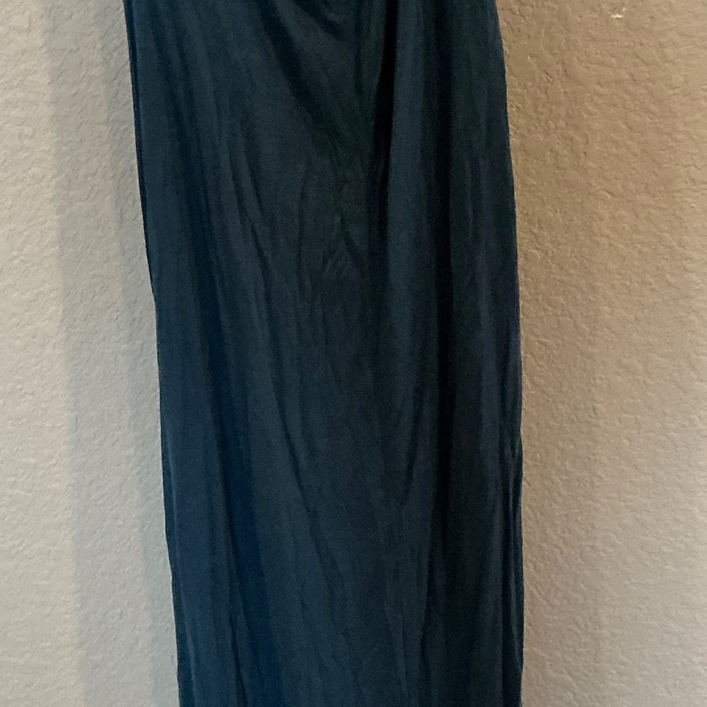 Long halter type dress - Picture 3 of 4